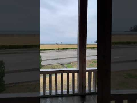 【氷見市】ひみ番屋街の足湯と水平線 - YouTube動画サムネイル