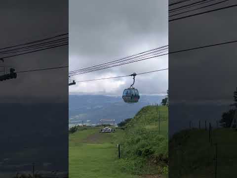 【南砺市】ゴンドラに乗って山の頂上へ！山頂から見る景色が素敵だった！IOX-AROSA（イオックス・アローザ） - YouTube動画サムネイル
